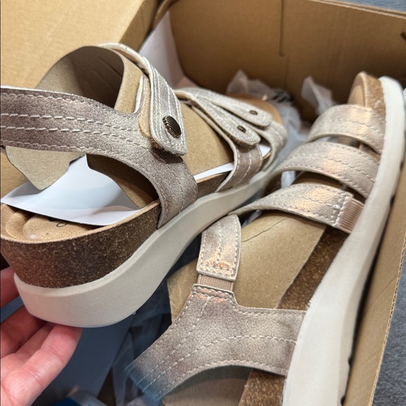 Clarks
Calenne Clara
Women's Heeled Sandals Metallic Strappy Sandals - Picture 11 of 11